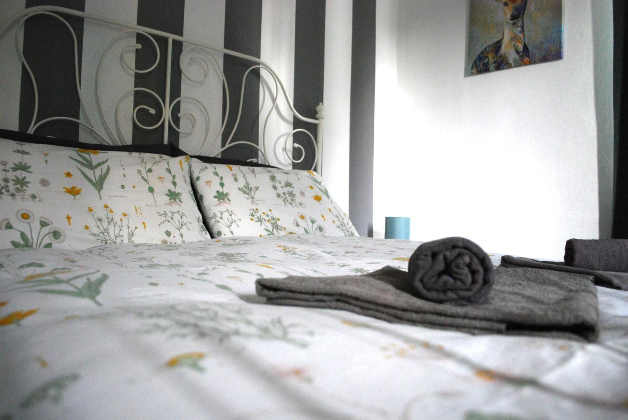 Bed and Breakfast Le Stanze Di Alicam Arona Exterior foto